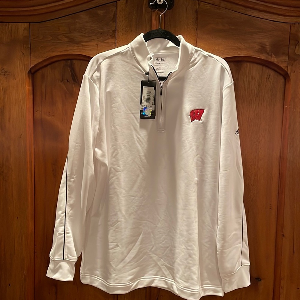 WI badgers quarter zip pull over.